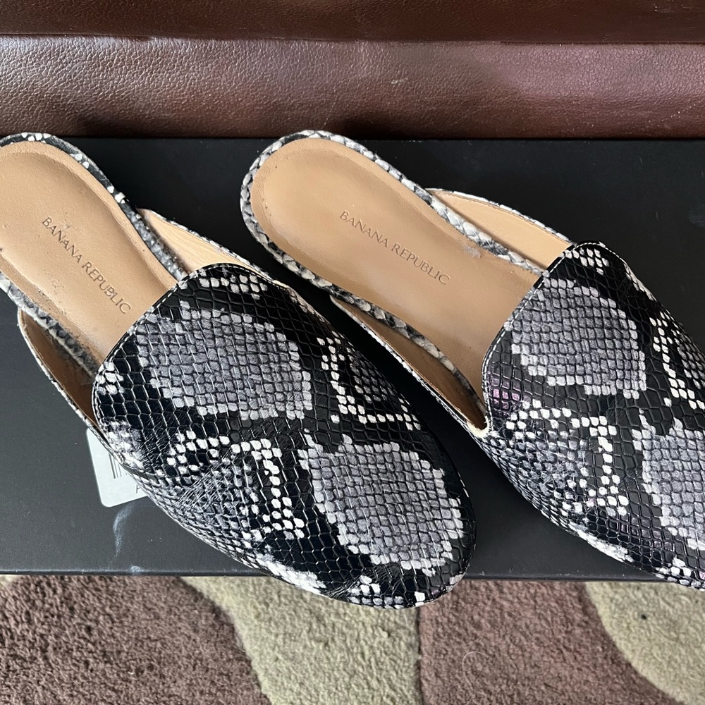 Banana Republic Black and Gray Snake Print Mules